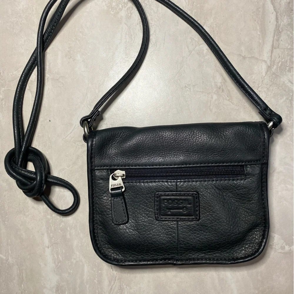 Fossil Pebbled Black Leather w/ Silver Tone Hardware Mini Crossbody Purse Bag - Picture 7 of 9
